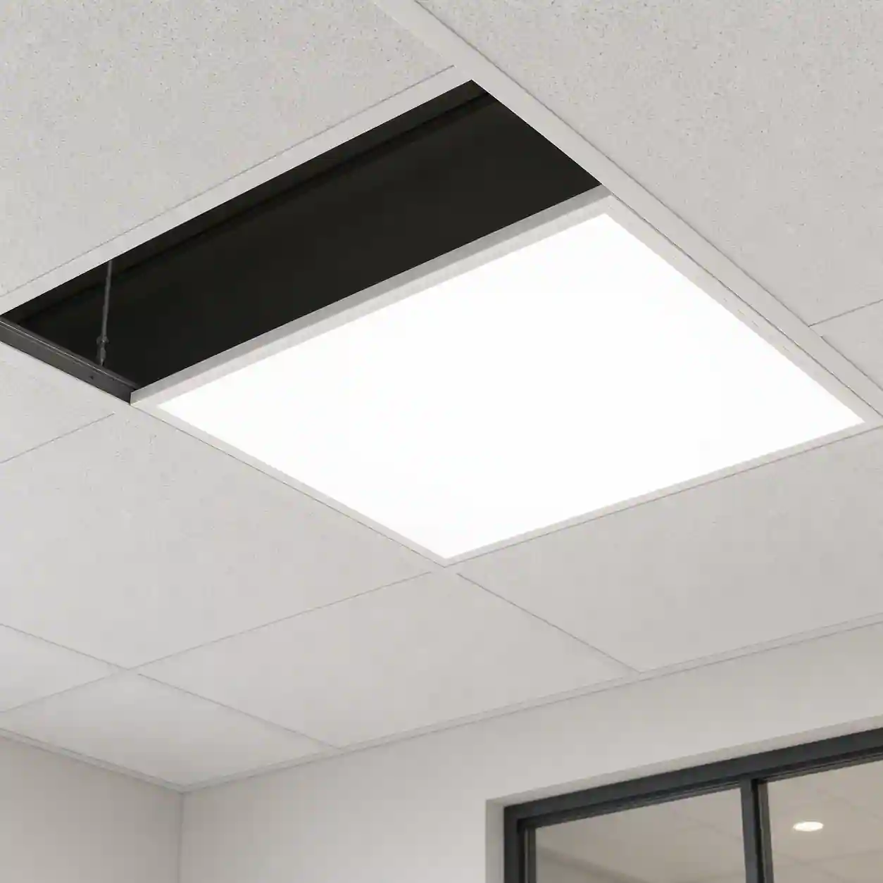 Montáž LED panelu 600x600mm do podhledu — zapuštěná instalace, tloušťka 10 mm